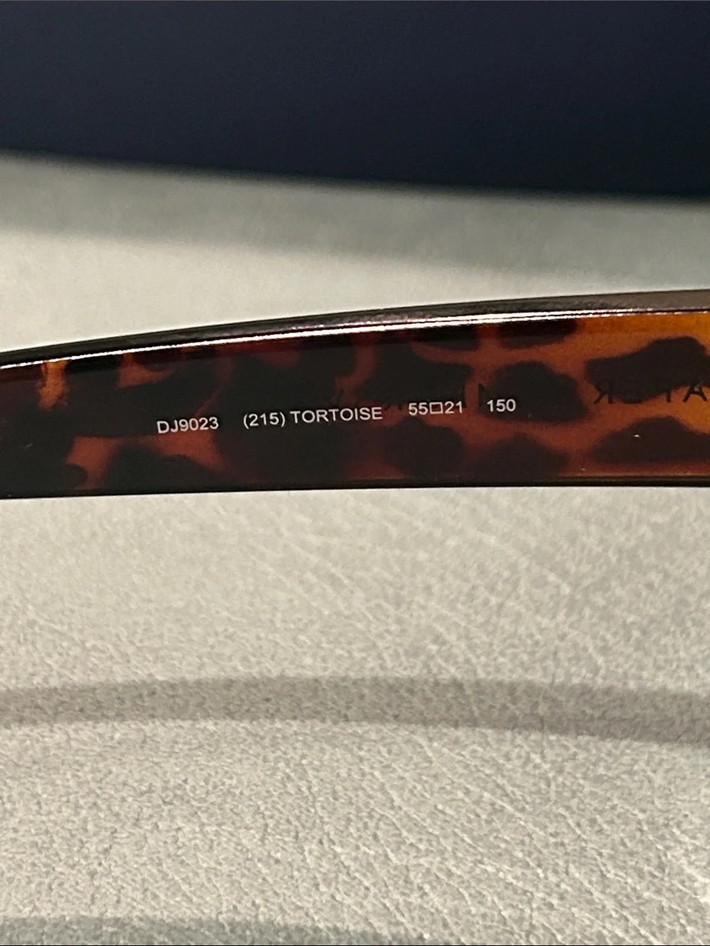 Draper James RSVP DJ9023 sunglasses feature a signature feminine cat-eye frame